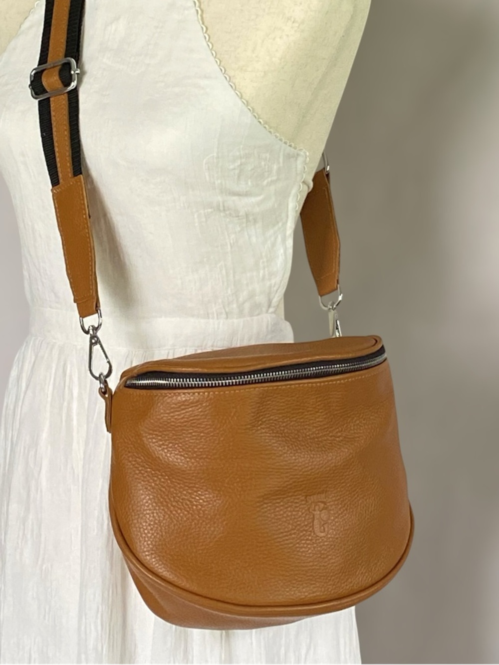 Syrena Leather Crossbody Adjustable Strap Bag - Picture 13 of 15